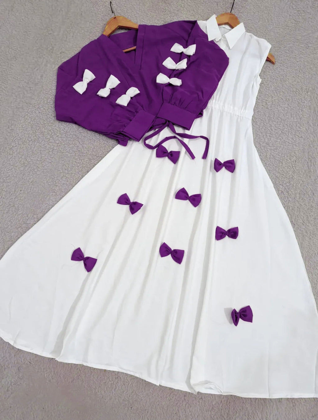Sleeves Top With Contrast Bow
