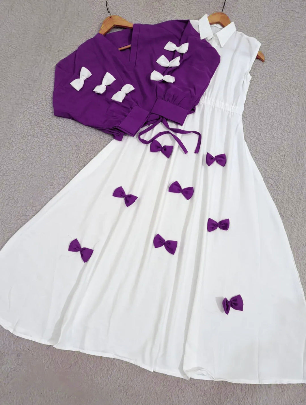 Sleeves Top With Contrast Bow