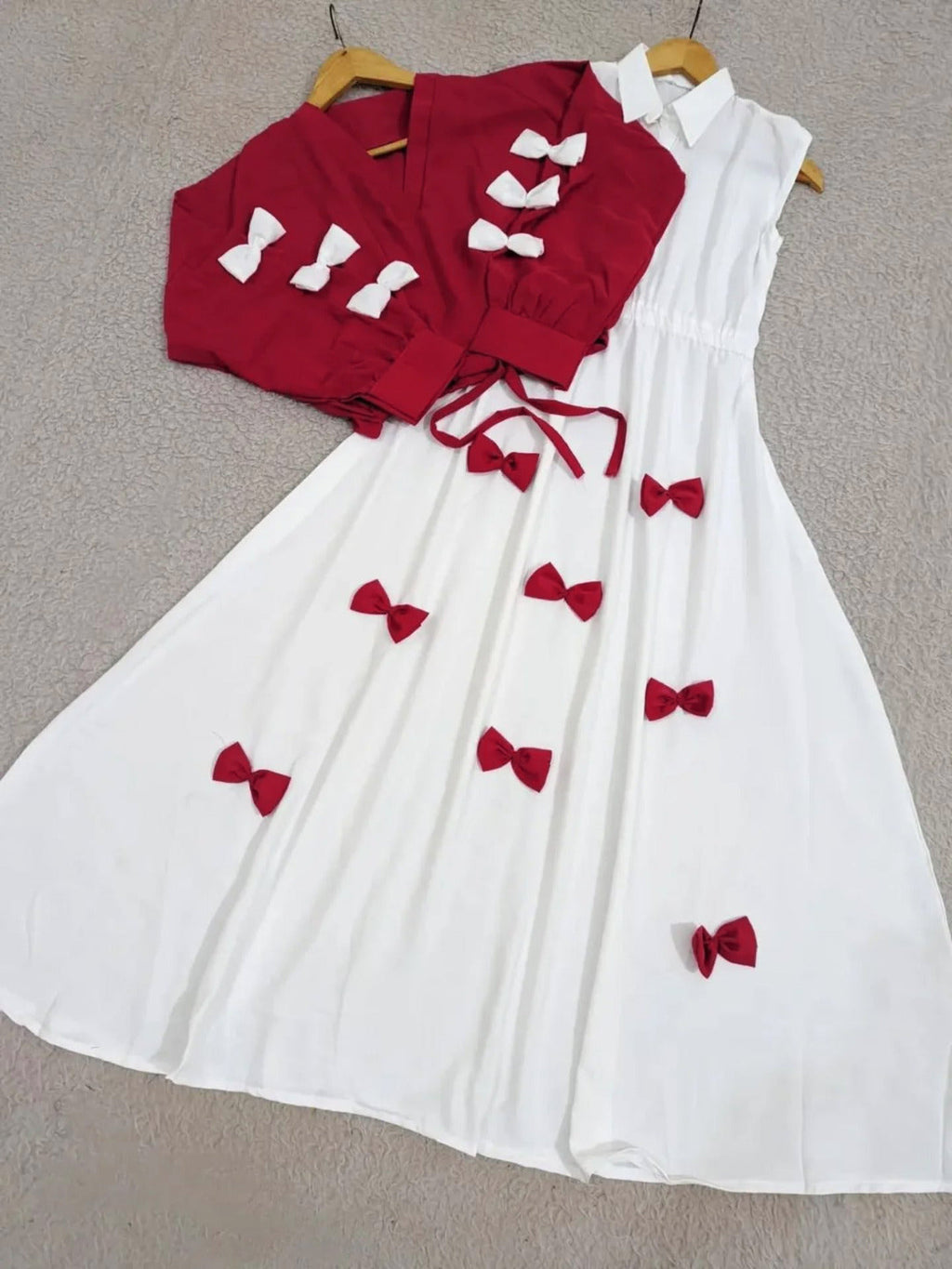Sleeves Top With Contrast Bow