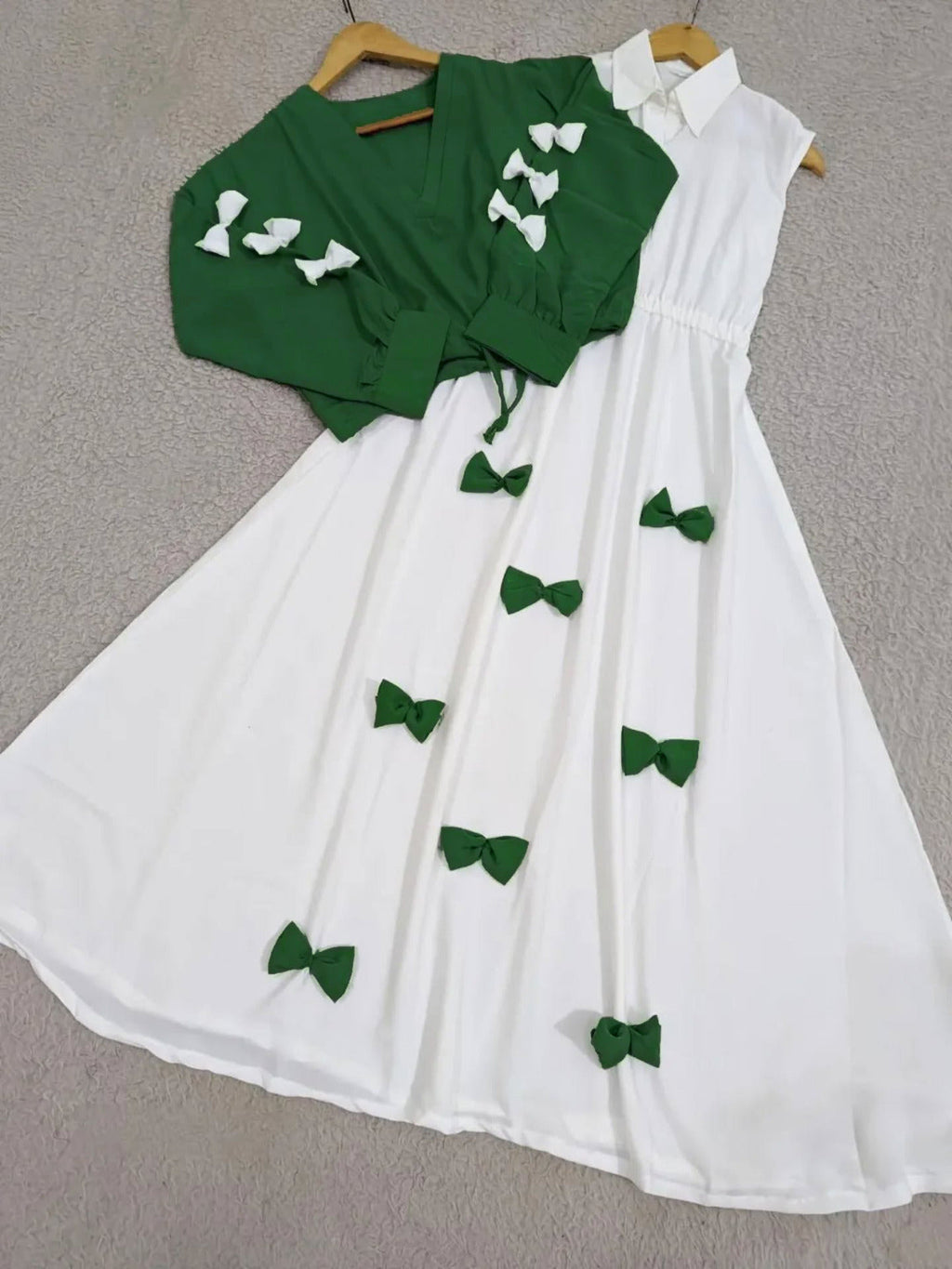 Sleeves Top With Contrast Bow