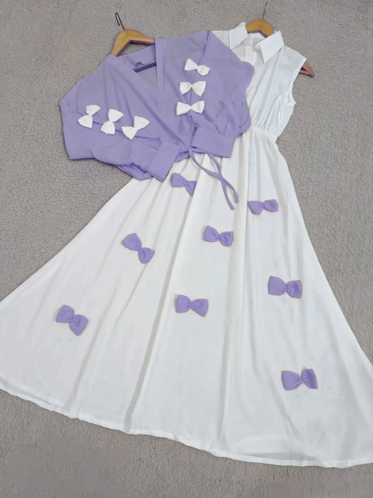 Sleeves Top With Contrast Bow