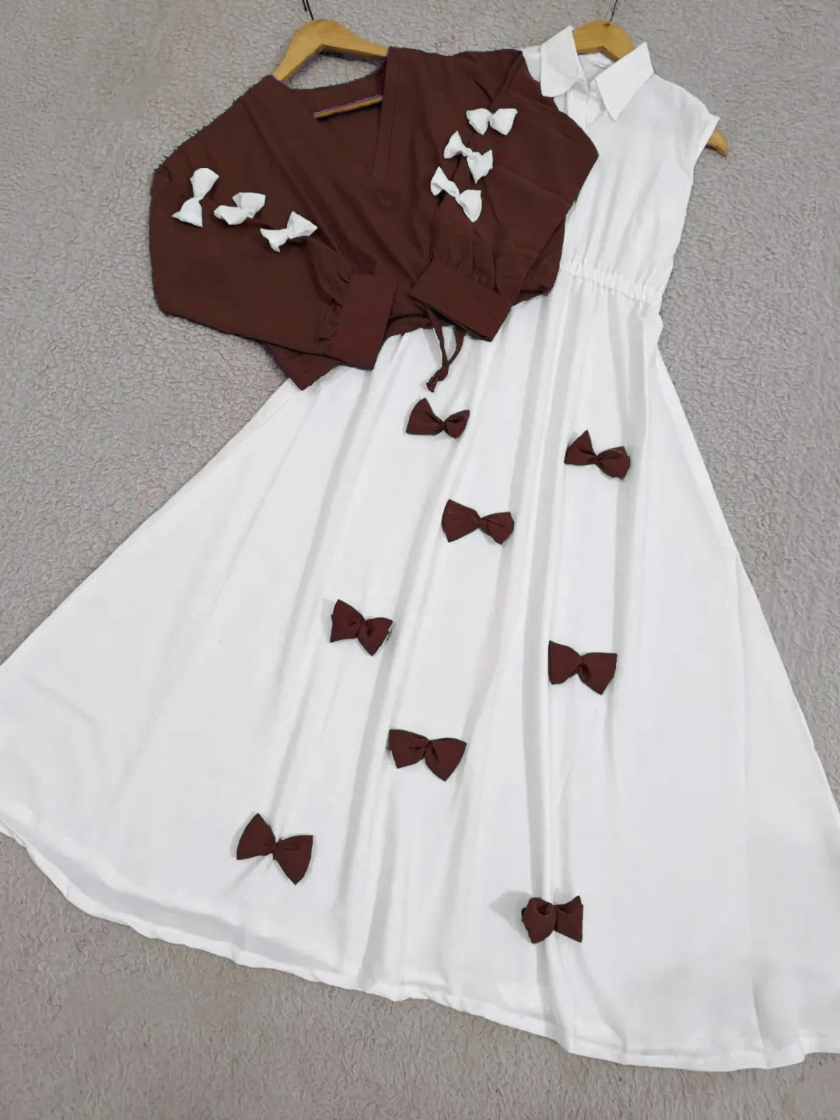 Sleeves Top With Contrast Bow