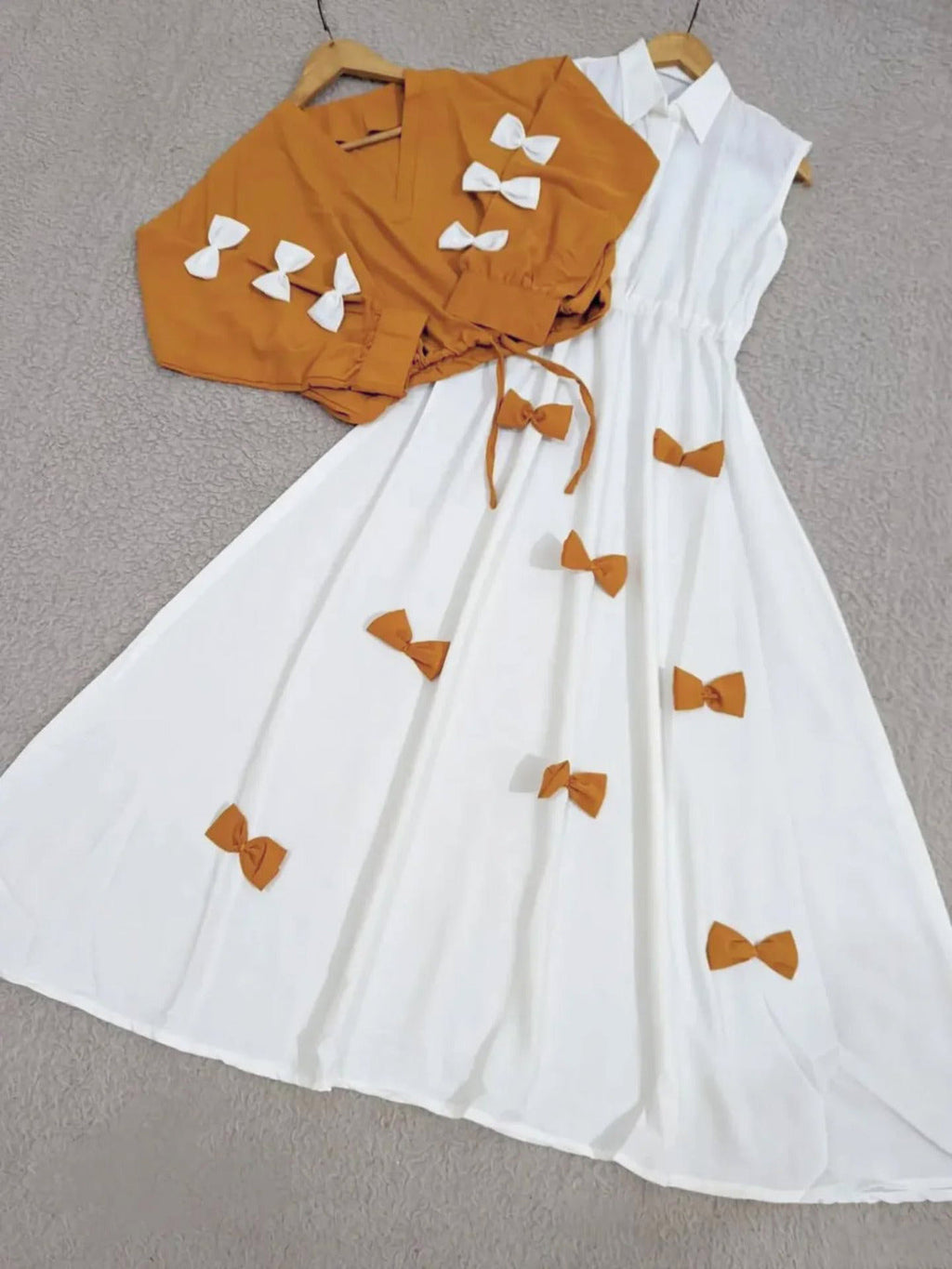 Sleeves Top With Contrast Bow