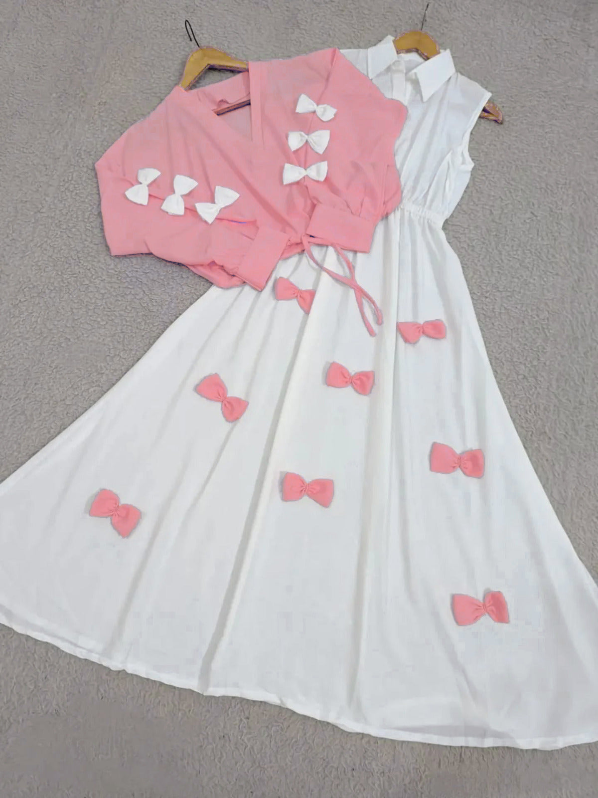 Sleeves Top With Contrast Bow